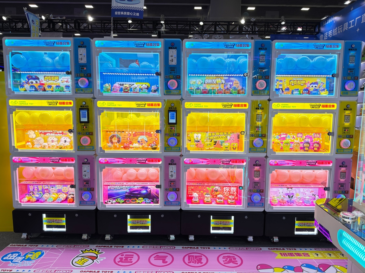 Chengjietian 3-layer capsule toy machines installed in arcade, multi-unit stacked gashapon vending machine display