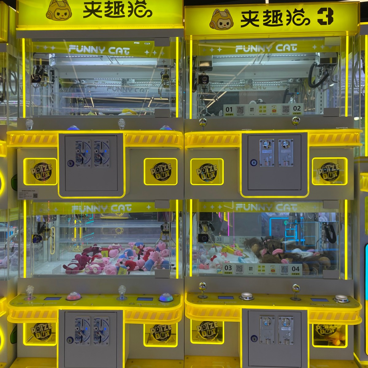 Two Gen 3 mini claw machines combined as one unit for arcade and retail use